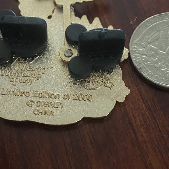 2007 Limited Edition Moving Very Merry Christmas Party Donald Duck Pin - Picture 3 of 4